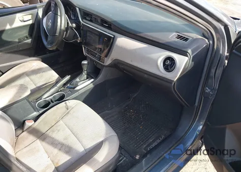 2017 Toyota Corolla Le z USA, uszkodzony, nr VIN 2T1BURHE4HC953491